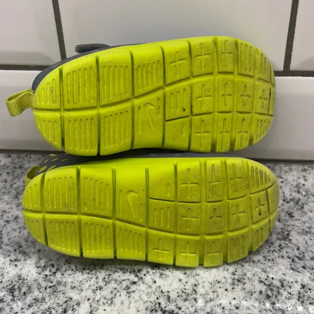 Nike Free‎ RN Toddler Shoes Gray Neon Yellow Teal Swoosh Hook Loop Size 7C